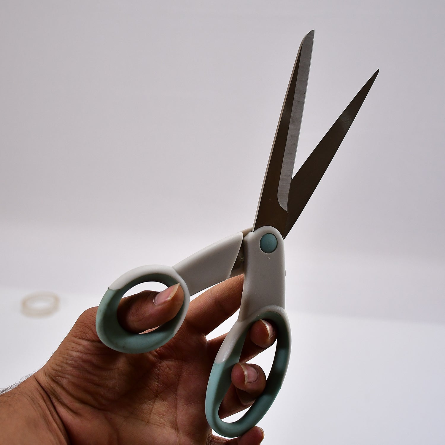 9119 Multipurpose | Comfort Grip Handle and Stainless Steel Blades | Paper, Photos, Crafts (1pc) DeoDap 9119 Multipurpose | Comfort Grip Handle and Stainless Steel Blades | Paper, Photos, Crafts (1pc) DeoDap